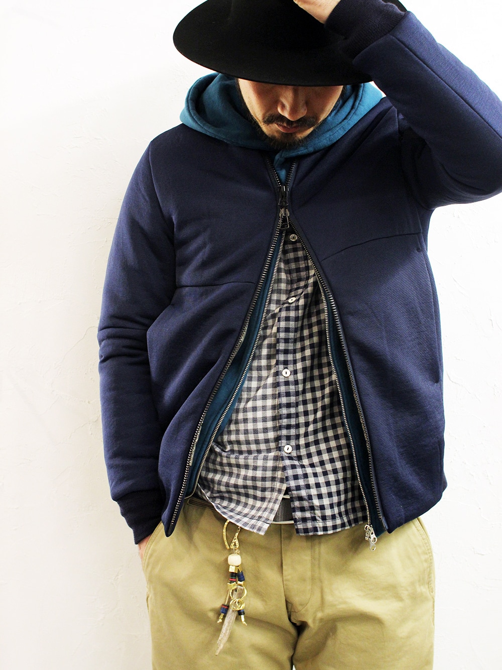 その他のキーホルダーを着用したメンズの冬コーディネートの1枚目の写真