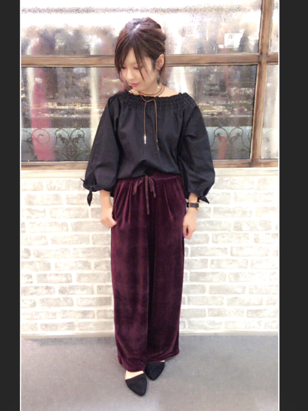 「大人コーデ、ベロア、PAGEBOY、ページボーイ、原宿、ラフォーレ原宿、オフショル、ブラウス、ブラック」｜「PAGEBOYの2WAY袖リボン（シャツ/ブラウス、ブラック系）」を使った、52tanさん（レディース・154cm）の秋コーディネートの1枚目の写真