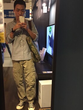 「DADA BASICのアイテム（ショルダーバッグ、グリーン系）」を使った、Vanlissさん（メンズ・163cm）の秋コーディネート