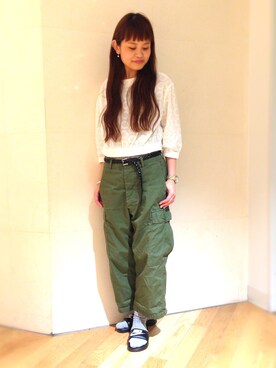 「ミニタリー」｜「アイテム（アクセサリー）」を使った、ASAMI OKANOさん（レディース・160cm）の春コーディネート
