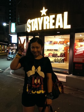 「STAYREAL（ステイリアル）のDisney Collection By STAYREAL
酷炫米奇T（Tシャツ/カットソー、ブラック系）」を使った、Ms.Aman Liさん（レディース・165cm）の夏コーディネート
