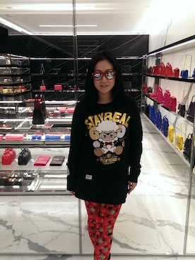 「STAYREAL（ステイリアル）のアイテム（Tシャツ/カットソー、ブラック系）」を使った、Ms.Aman Liさん（レディース・165cm）の冬コーディネート