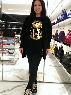 「STAYREAL（ステイリアル）のアイテム（Tシャツ/カットソー、ブラック系）」を使った、Ms.Aman Liさん（レディース・165cm）の冬コーディネート