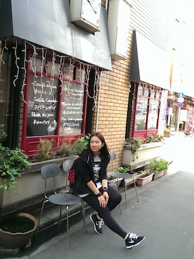 「STAYREAL（ステイリアル）のアイテム（Tシャツ/カットソー、ホワイト系）」を使った、Ms.Aman Liさん（レディース・165cm）の春コーディネート