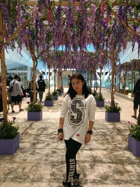 「STAYREAL（ステイリアル）のアイテム（Tシャツ/カットソー、ホワイト系）」を使った、Ms.Aman Liさん（レディース・165cm）の春コーディネート