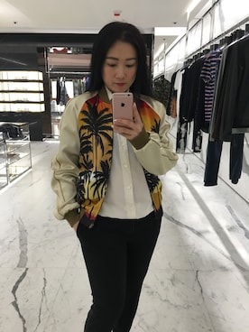 「SAINT LAURENT PARIS（サンローランパリ）のアイテム（スタジャン）」を使った、Ms.Aman Liさん（レディース・165cm）の秋コーディネート