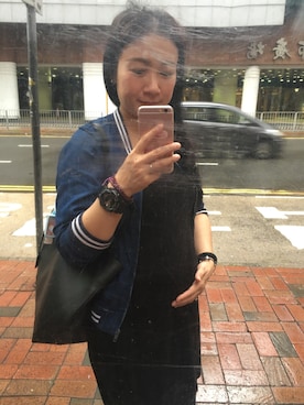 「SAINT LAURENT PARIS（サンローランパリ）のアイテム（トートバッグ、ブラック系）」を使った、Ms.Aman Liさん（レディース・165cm）の秋コーディネート