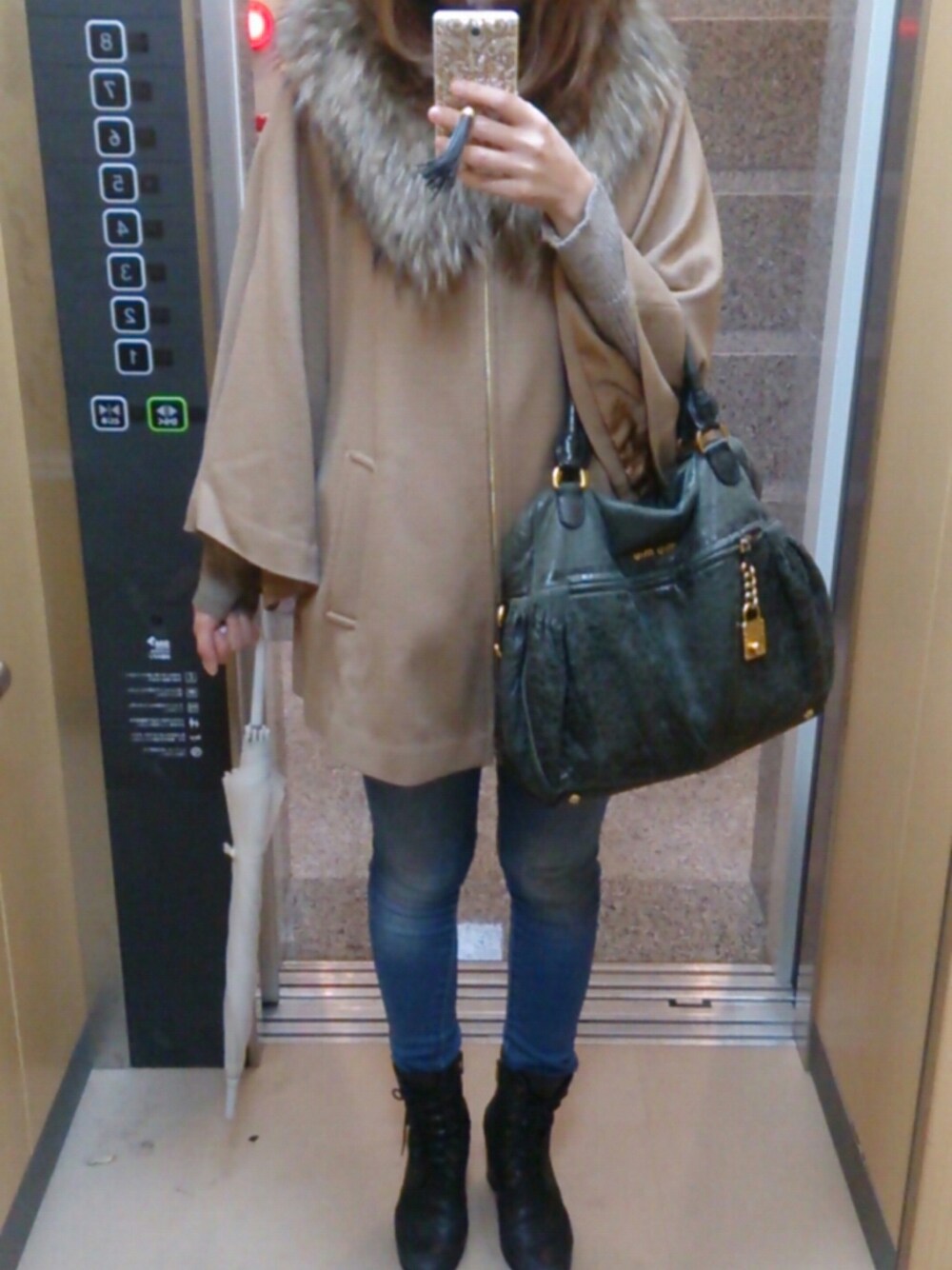 「GRACE CONTINENTALのアイテム（ポンチョ、ベージュ系）」を使った、yurieneさん（レディース・161cm）の秋コーディネートの1枚目の写真