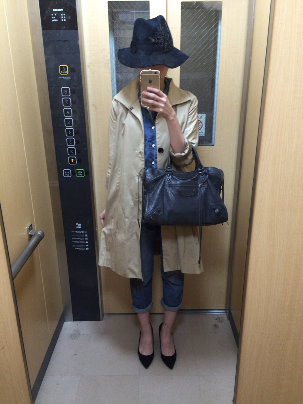 「URBAN RESEARCHのアイテム（ハット、ブラック系）」を使った、yurieneさん（レディース・161cm）の秋コーディネートの1枚目の写真
