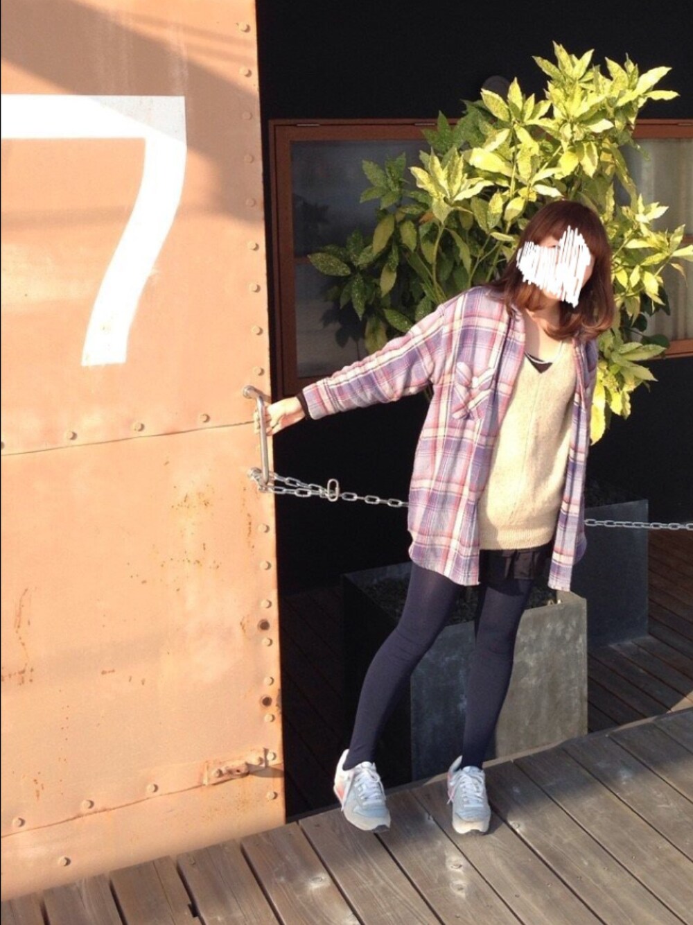 「スニーカー、NIKE、ビックシャツ、チェック、ミニスカート、尾道、U2、デートスタイル（WOMEN）、インパクティスケリー」｜「Inpaichthys kerriのアイテム（シャツ/ブラウス、その他）」を使った、yukariさん（レディース・145cm）の秋コーディネートの1枚目の写真