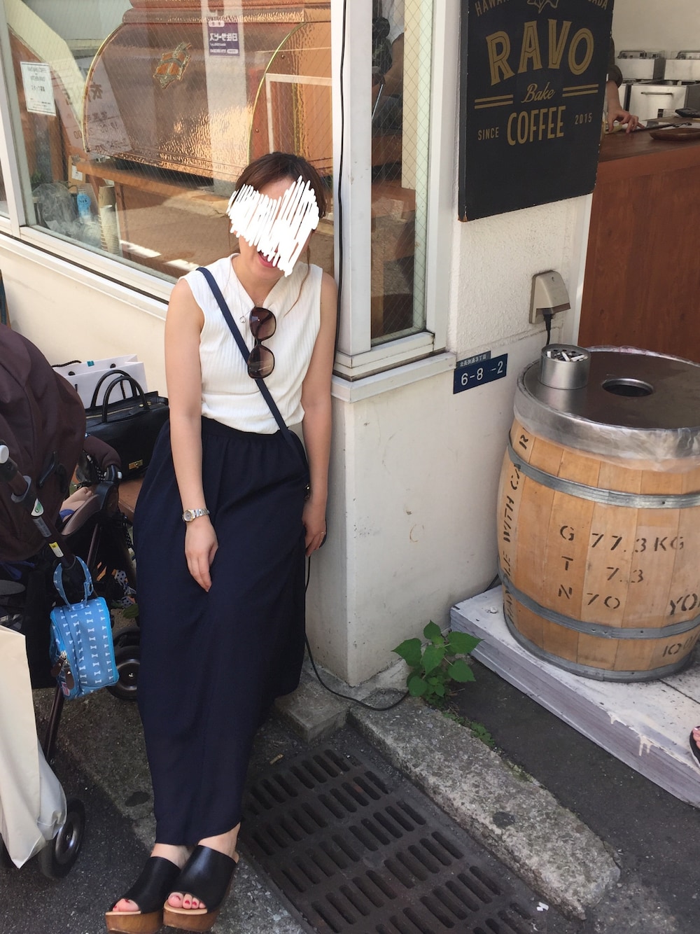「旅、タンクトップ、ロングスカート、カジュアルコーデ、暑い」｜「ADAM ET ROPE'の【新色追加！】プラットフォームミュールサンダル（サンダル、ブラック系）」を使った、yukariさん（レディース・145cm）の夏コーディネートの1枚目の写真