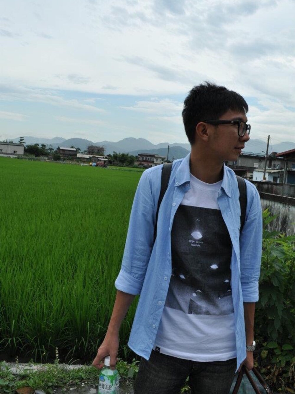 「targatのアイテム（Tシャツ/カットソー、ホワイト系）」を使った、o-sさん（メンズ・177cm）の春コーディネートの1枚目の写真