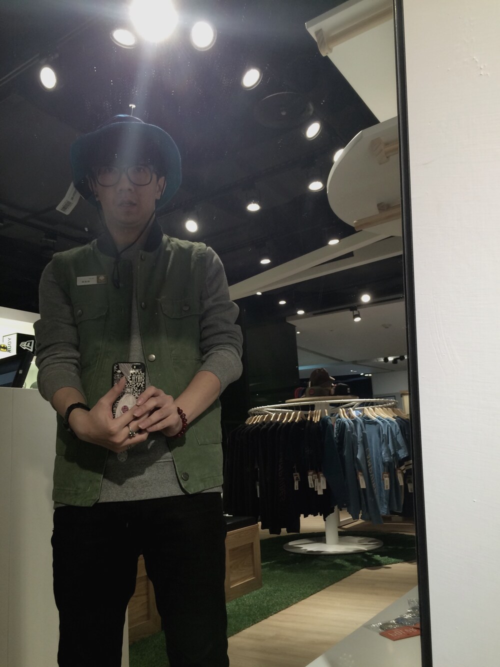 「POLeR OUTDOOR STUFFのアイテム（ジャケット/アウター、グリーン系）」を使った、o-sさん（メンズ・177cm）の春コーディネートの1枚目の写真
