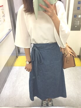 「GAP（ギャップ）のアイテム（デニムスカート、ブルー系）」を使った、y u iさん（レディース・162cm）の秋コーディネート