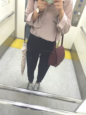 「UNIQLO（ユニクロ）のアイテム（パンツ、ブルー系）」を使った、y u iさん（レディース・162cm）の秋コーディネート