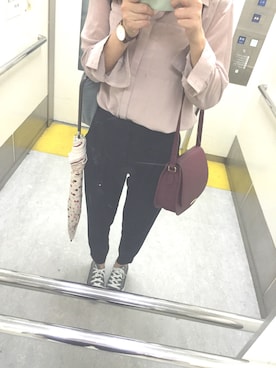 「LEPSIM（レプシィム）のストレッチカラームジスリムパンツ　566359（その他パンツ、ブラック系）」を使った、y u iさん（レディース・162cm）の秋コーディネート
