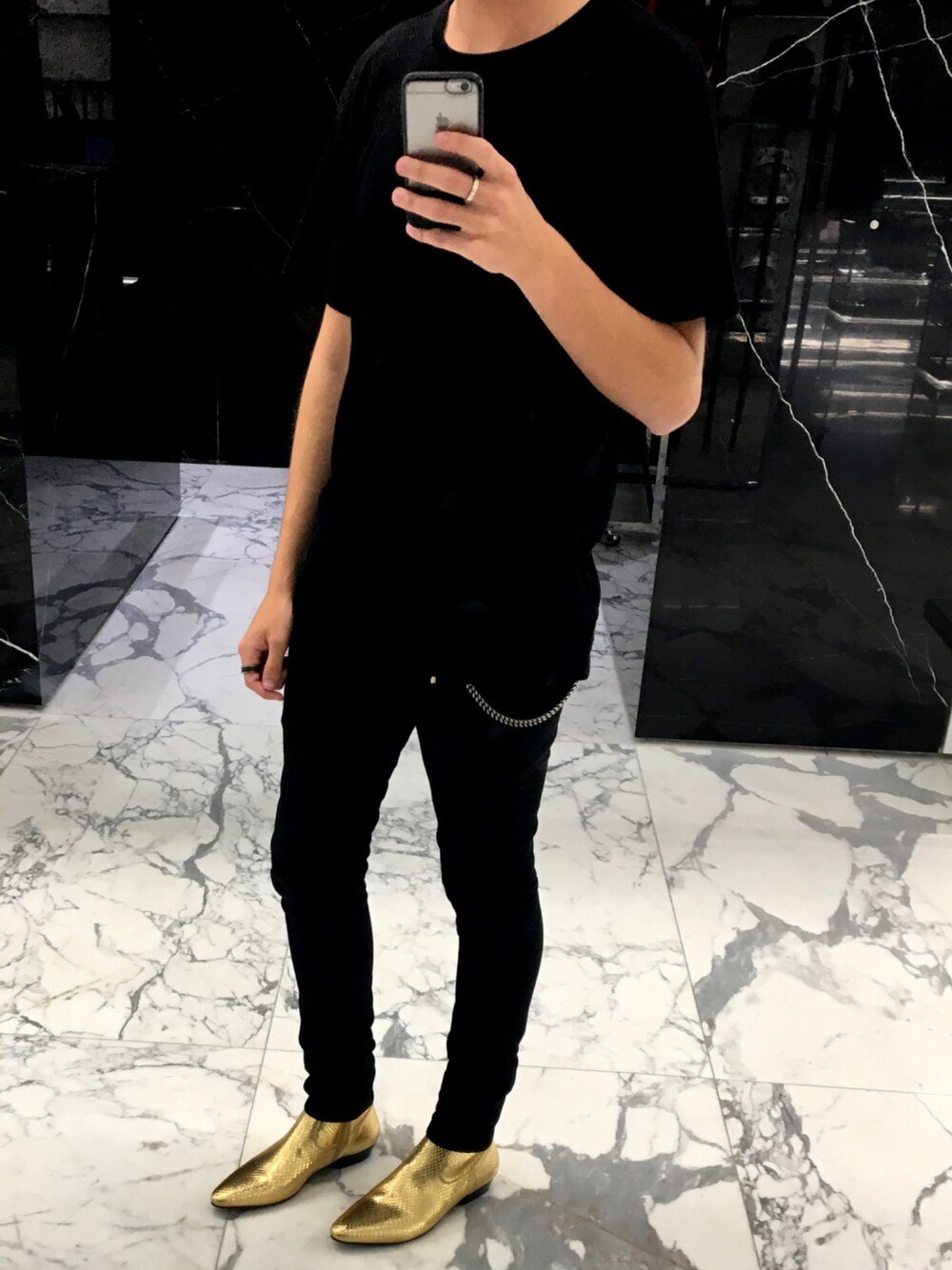 「ootd、outfit、Saint Laurent、black、boots」｜「SAINT LAURENT PARISのアイテム（ブーツ、ゴールド系）」を使った、Chaseさん（メンズ・183cm）の秋コーディネートの1枚目の写真