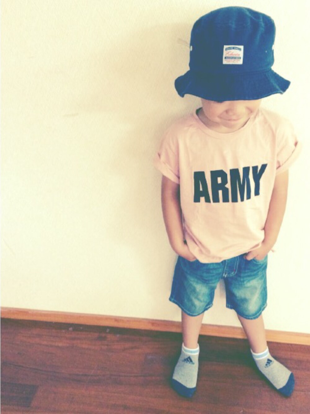 「no brandのアイテム（Tシャツ/カットソー、ピンク系）」を使った、daitomaanさん（キッズ・110cm）の夏コーディネートの1枚目の写真