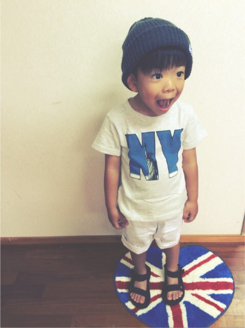 「UNIQLOのBOYS イージーハーフパンツ（ツイル）（その他パンツ、ホワイト系）」を使った、daitomaanさん（キッズ・110cm）の夏コーディネートの1枚目の写真