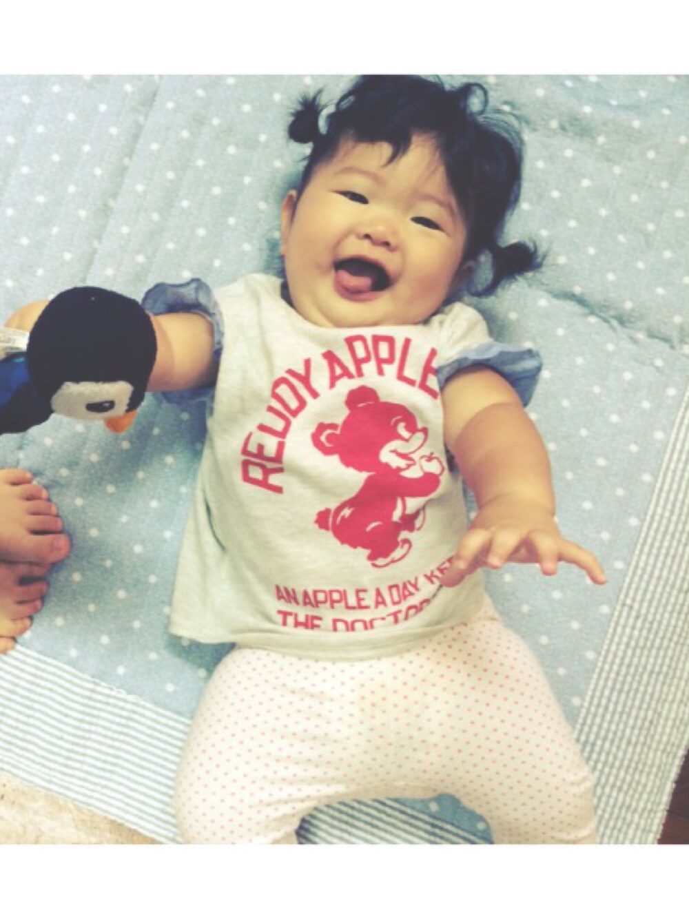 「REDDY APPLESEEDのアイテム（Tシャツ/カットソー、グレー系）」を使った、daitomaanさん（キッズ・70cm）の夏コーディネートの1枚目の写真