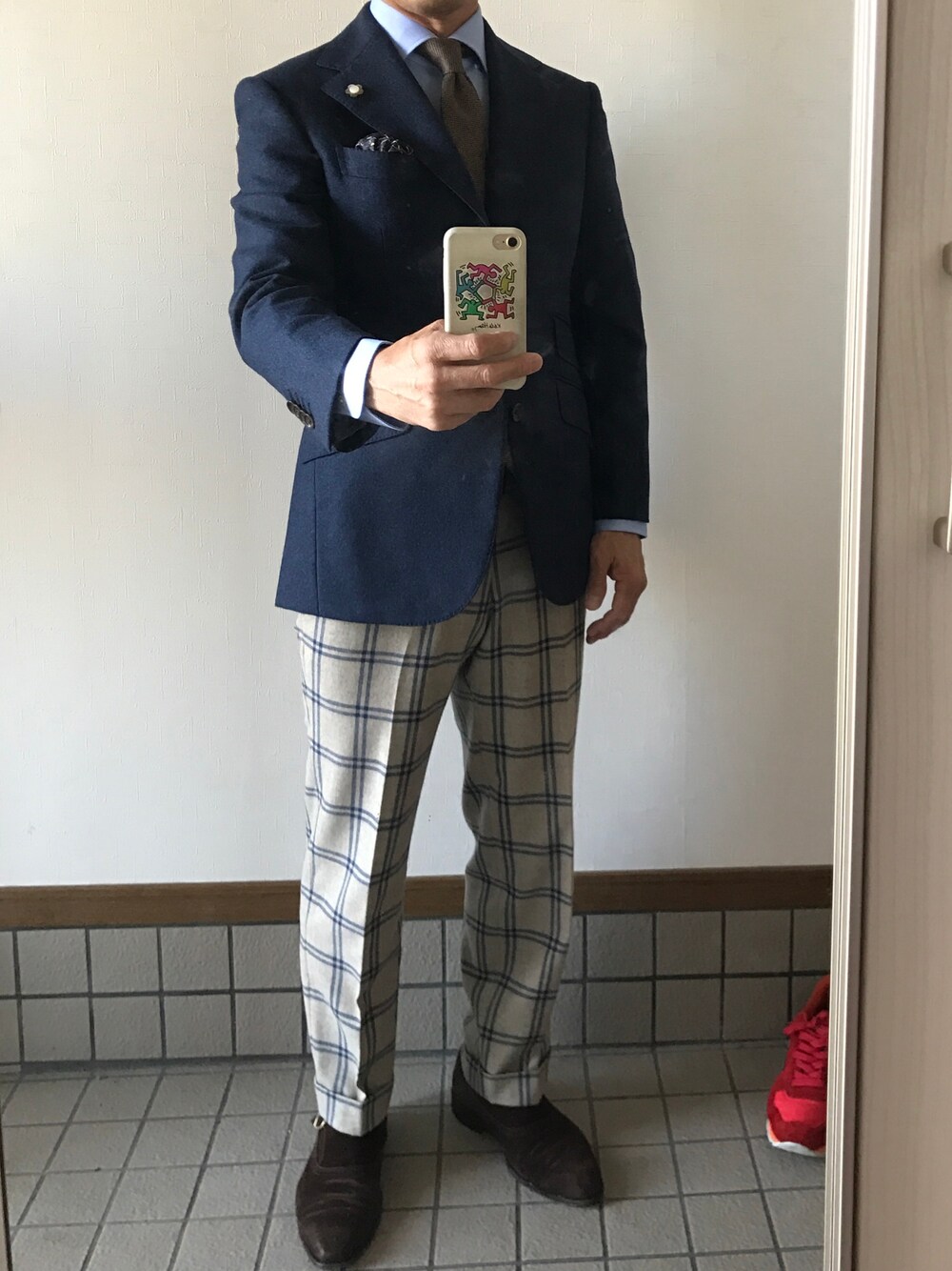 「TOMORROWLAND のアイテム（その他パンツ、グレー系）」を使った、michi-michiさん（メンズ・165cm）の秋コーディネートの1枚目の写真