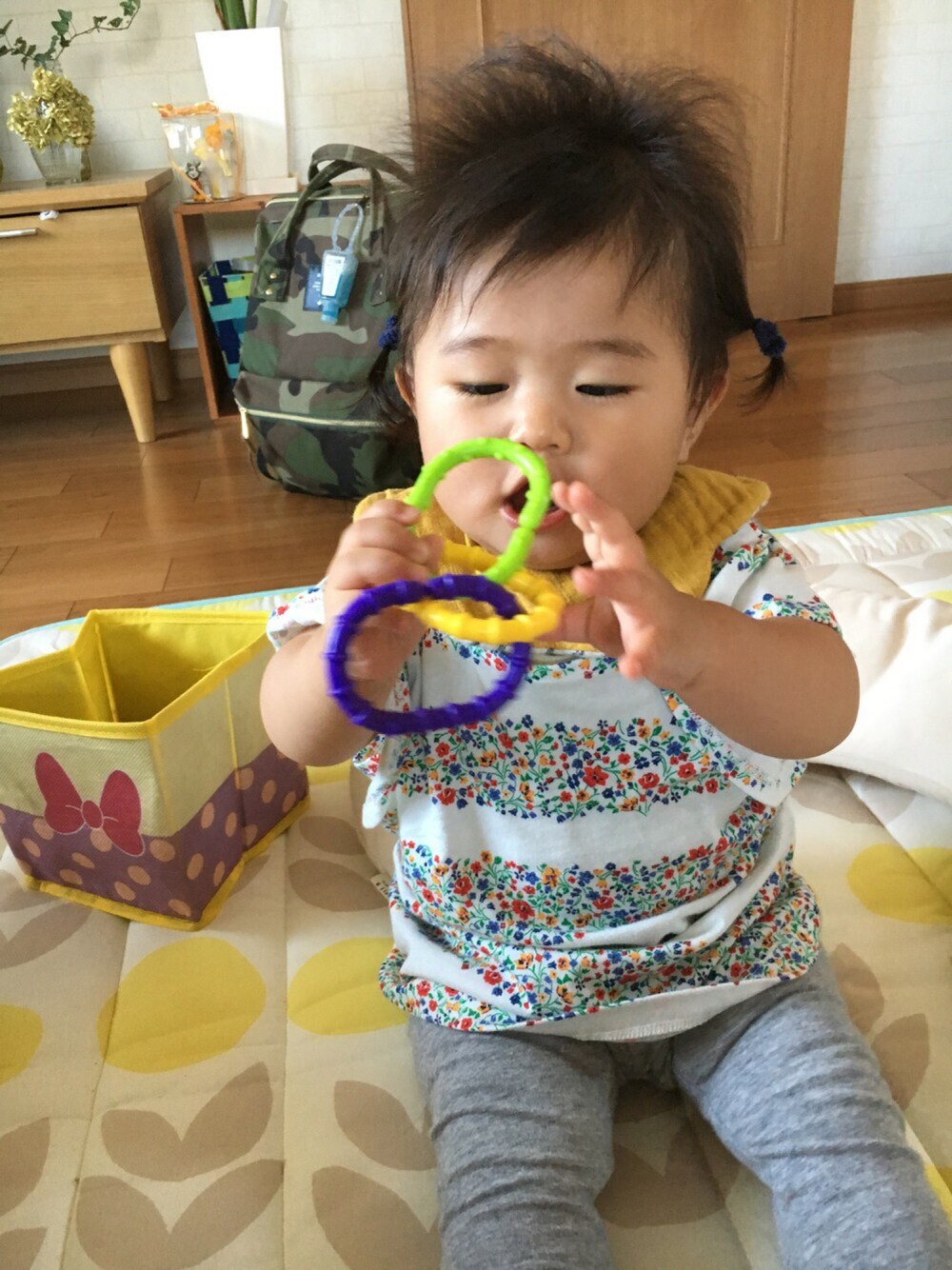 「kids、おんなのこ、ムチムチボディ、ユニクロコーデ、リバティ」｜「UNIQLOのアイテム（Tシャツ/カットソー、ホワイト系）」を使った、＊AKARi＊さん（キッズ・70cm）の夏コーディネートの1枚目の写真