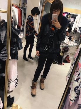 「ROCOCO（ロココ）のアイテム（シューズ）」を使った、坏脾气伊先森さん（レディース・170cm）の秋コーディネート