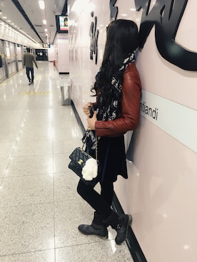 「ROCOCO（ロココ）のアイテム（シューズ）」を使った、坏脾气伊先森さん（レディース・170cm）の秋コーディネート