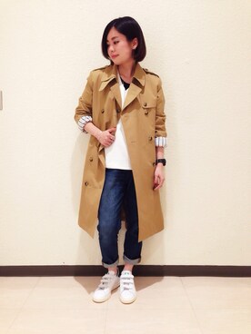「白いスニーカー」｜「アイテム（トレンチコート）」を使った、Kyoko Ozawaさん（レディース・158cm）の春コーディネート