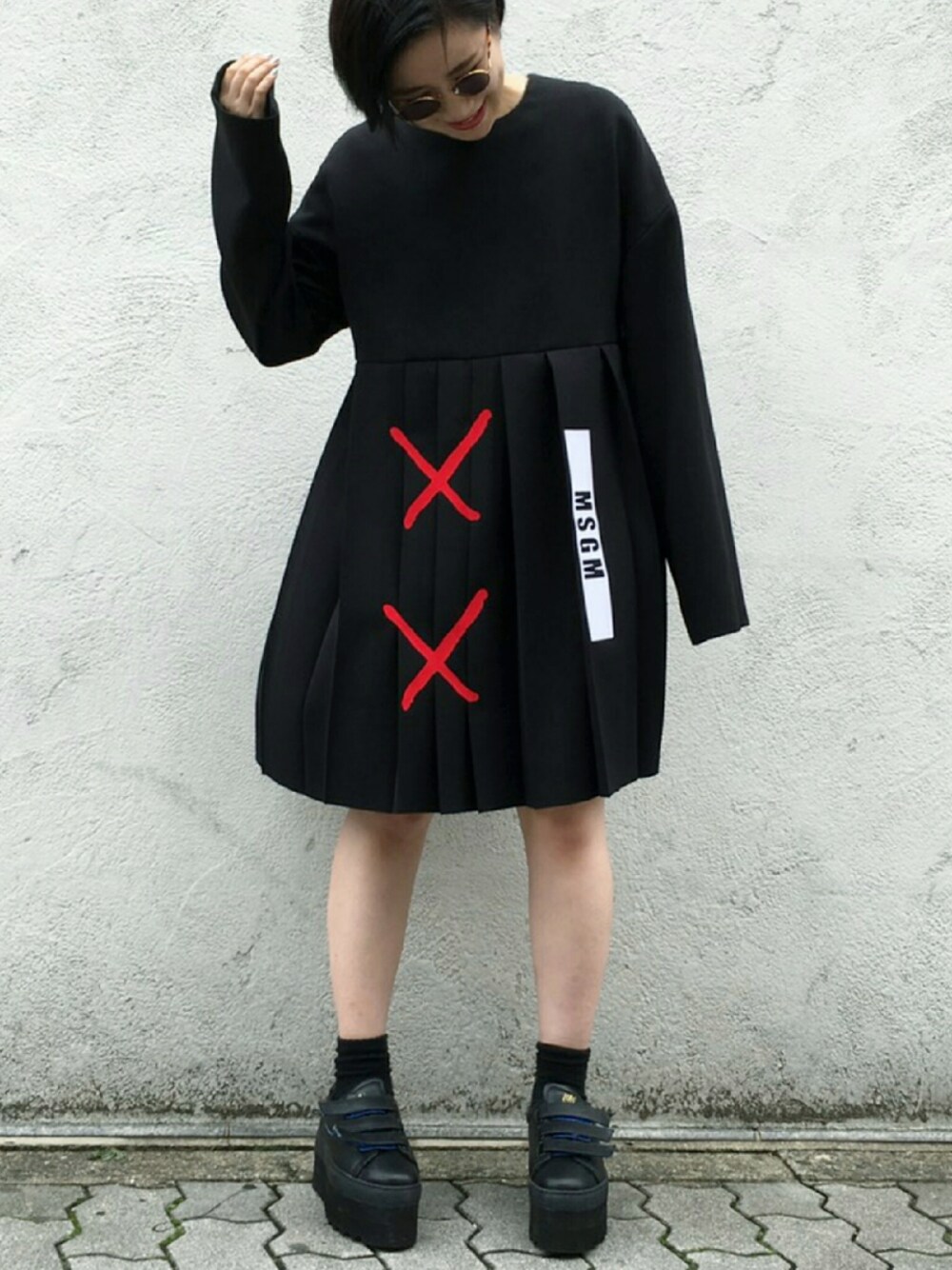 「MSGMのアイテム（ワンピース、ブラック系）」を使った、IZUHARA MAYUさん（レディース・155cm）の秋コーディネートの1枚目の写真