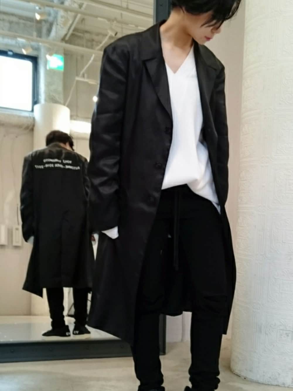 「Yohji Yamamotoのアイテム（ナイロンジャケット、ブラック系）」を使った、IZUHARA MAYUさん（レディース・160cm）の秋コーディネートの1枚目の写真