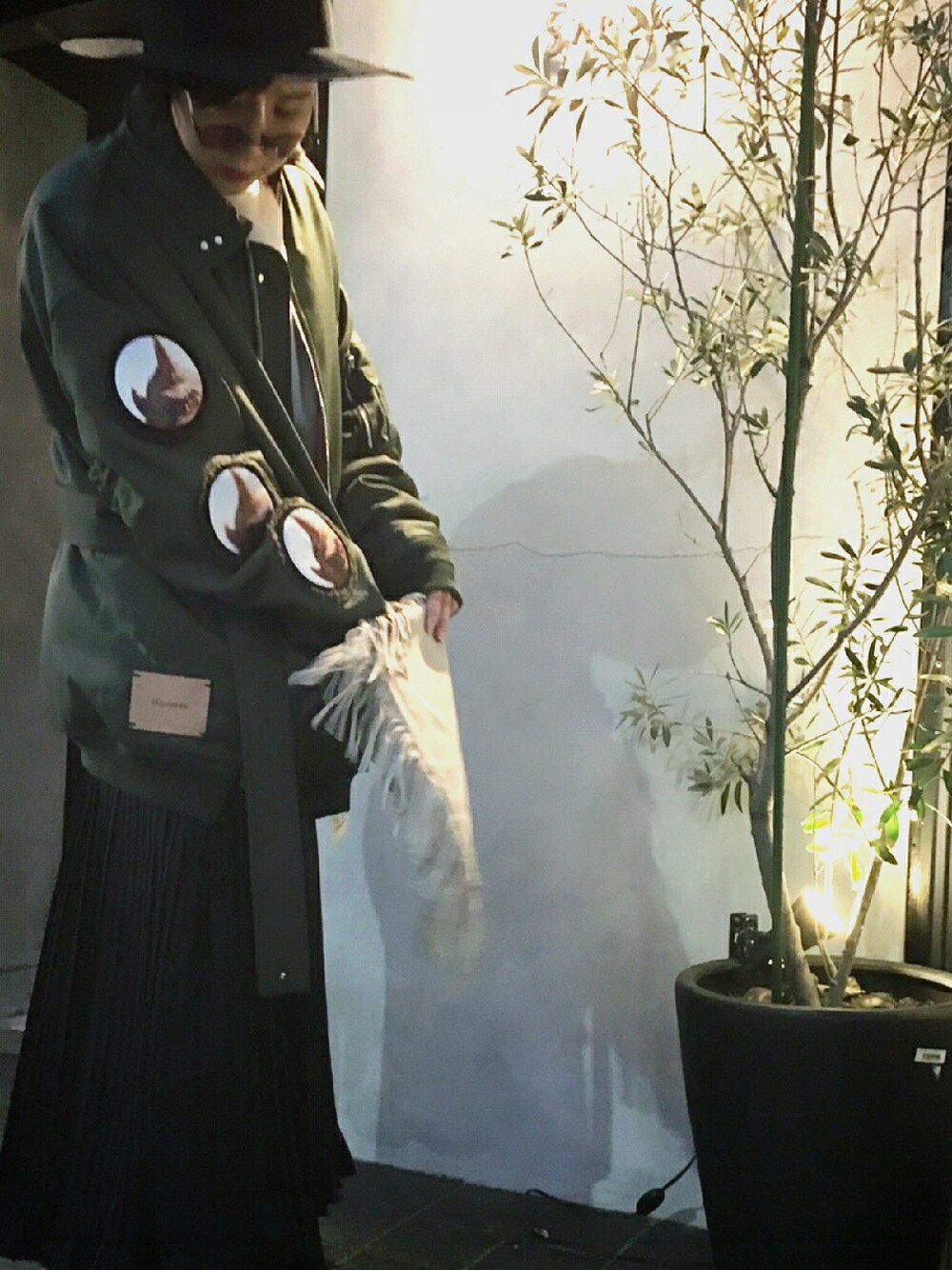 「L.H.Pのアイテム（スカート、ブラック系）」を使った、IZUHARA MAYUさん（レディース・155cm）の秋コーディネートの1枚目の写真