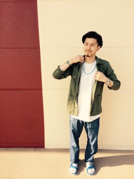 「アイテム（サンダル、ブルー系）」を使った、藤沼 卓也さん（メンズ・175cm）の春コーディネート