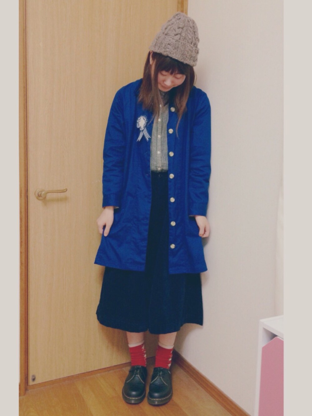 「アーガイル柄、ニット帽、ステンカラーコート、キュロット、Dr.Martens、チェックシャツ」｜「Dr. Martensのアイテム（ブーツ、ブラック系）」を使った、めぐもぐ。さん（レディース・165cm）の秋コーディネートの1枚目の写真