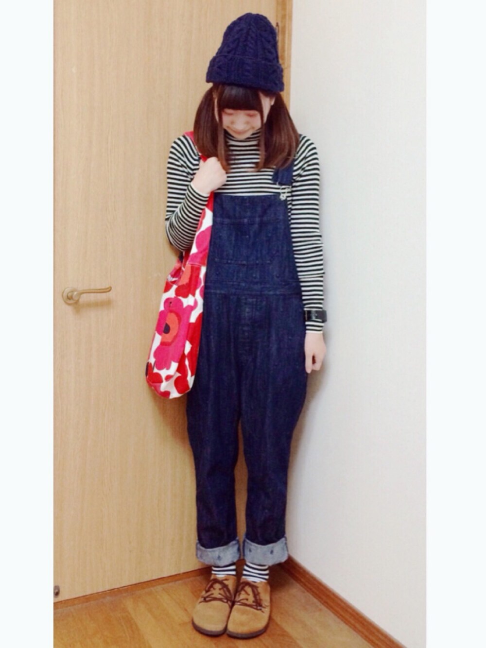 「オタクコーデ×映画『海月姫』、インディゴデニム、オーバーオール、ニット帽、marimekko、birkenstock、ボーダートップス、ツインテール」｜「BIRKENSTOCKのアイテム（その他シューズ、ブラウン系）」を使った、めぐもぐ。さん（レディース・165cm）の冬コーディネートの1枚目の写真