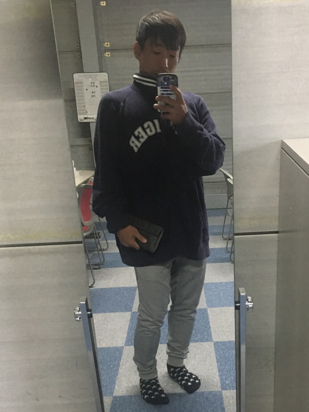 「休日出勤」｜「TOMMY HILFIGERのアイテム（スウェット、ブルー系）」を使った、cuskさん（メンズ・163cm）の秋コーディネートの1枚目の写真