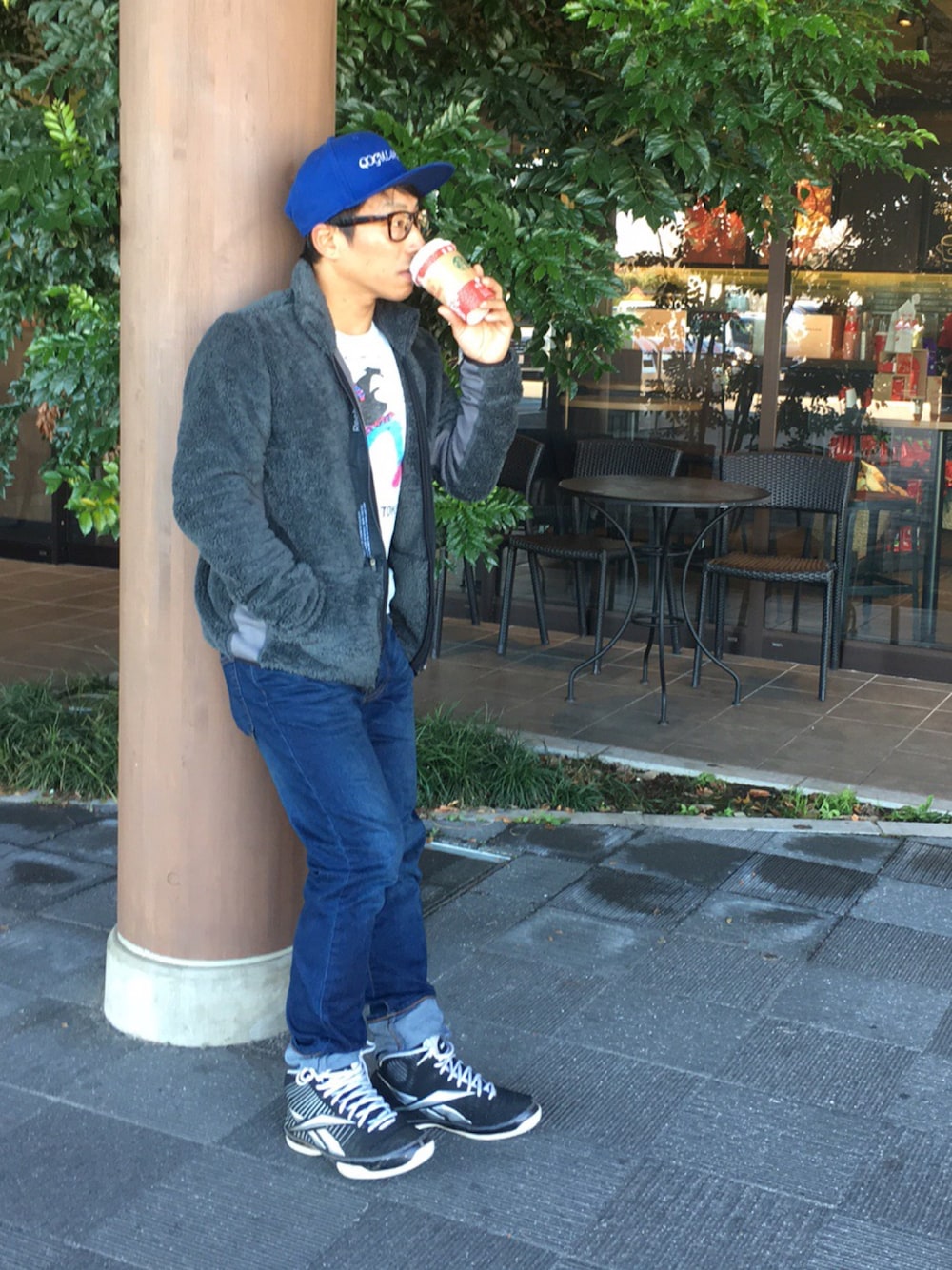 「里帰り、シンプルスタイル、デート」｜「Reebokのアイテム（その他アウター、グレー系）」を使った、cuskさん（メンズ・163cm）の秋コーディネートの1枚目の写真