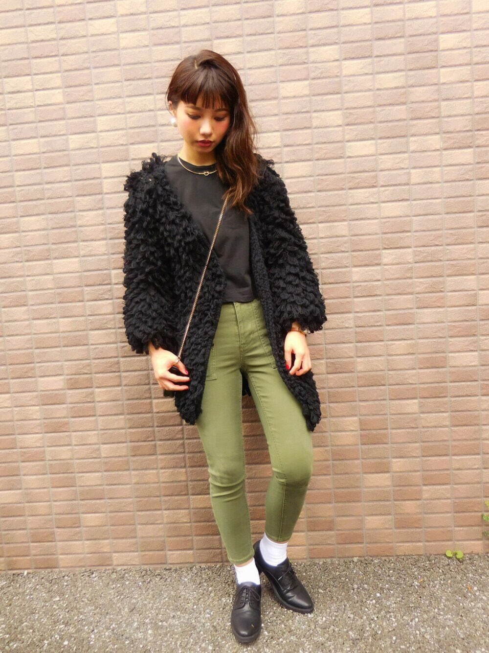 「ループカーディガン、もこもこ、モコモコアウター」｜「SLYのMilitary JW Ankle Slim-E（デニムパンツ、グリーン系）」を使った、Ⓜ︎ichu♡さん（レディース・163cm）の秋コーディネートの1枚目の写真