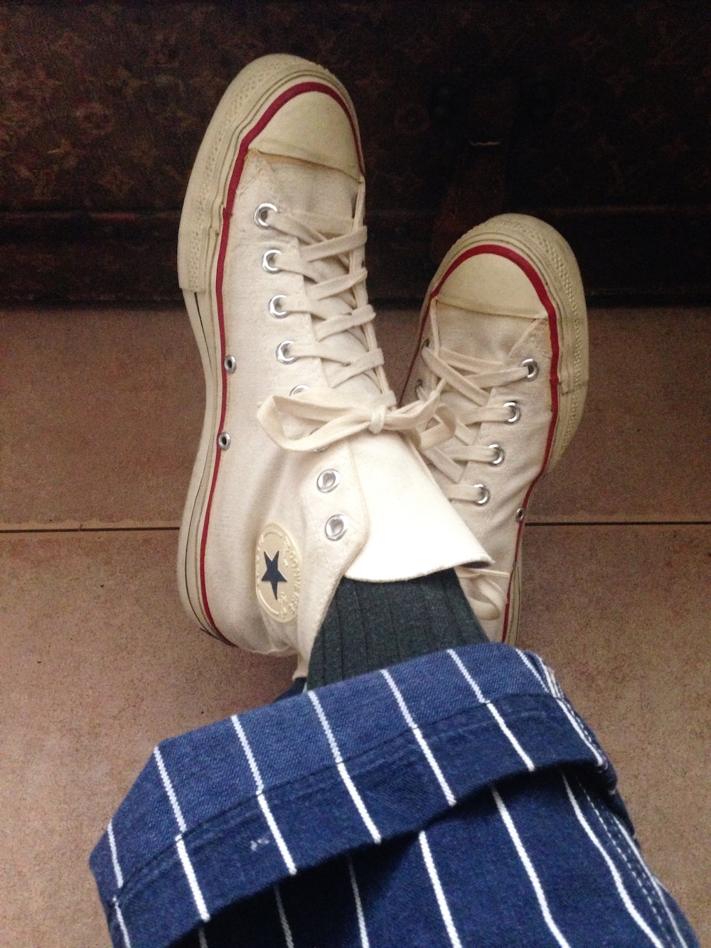 「vintage、denim、サロペット、UNIQLO、converse、KAPITAL、オールスター、くつした、ソックス、salopette」｜「KAPITALのsalopette（サロペット/オーバーオール、ブルー系）」を使った、DEPPSHIRASUさん（メンズ・174cm）の冬コーディネートの1枚目の写真