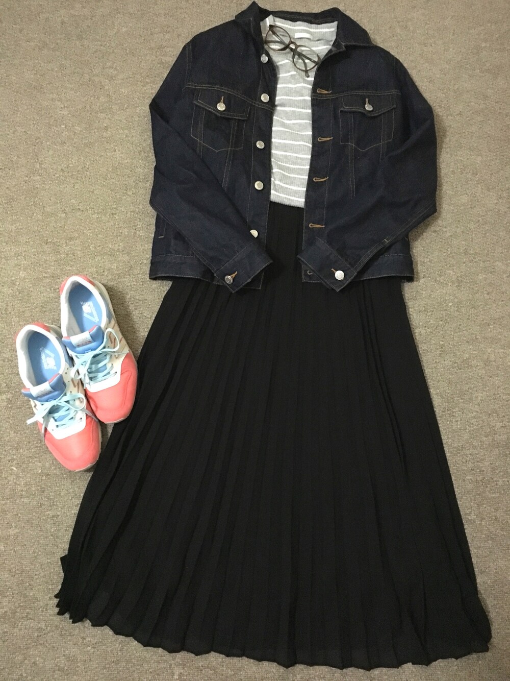 「Gジャン、プリーツスカート、スニーカー、ニューバランス996、レイカズン(Ray Cassin)、UNIQLO、GU」｜「UNIQLOのアイテム（スカート、ブラック系）」を使った、saki✌︎さん（レディース・166cm）の春コーディネートの1枚目の写真