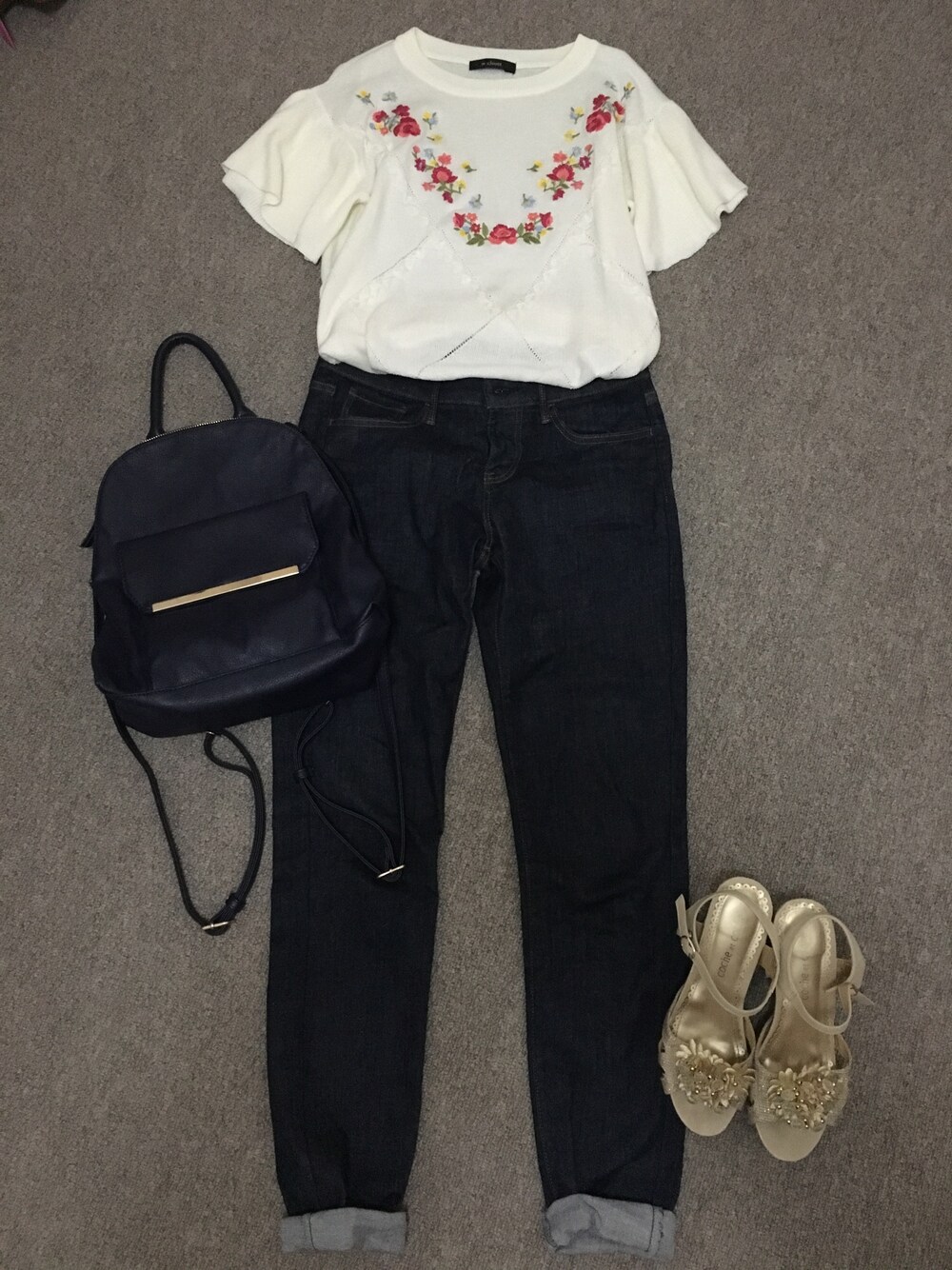 「パンツスタイル、デニムコーデ、デニム、ニット、オフホワイト、UNIQLO、ユニクロ、w closet、ダブルクローゼット」｜「UNIQLOのアイテム（デニムパンツ、ブラック系）」を使った、saki✌︎さん（レディース・166cm）の夏コーディネートの1枚目の写真