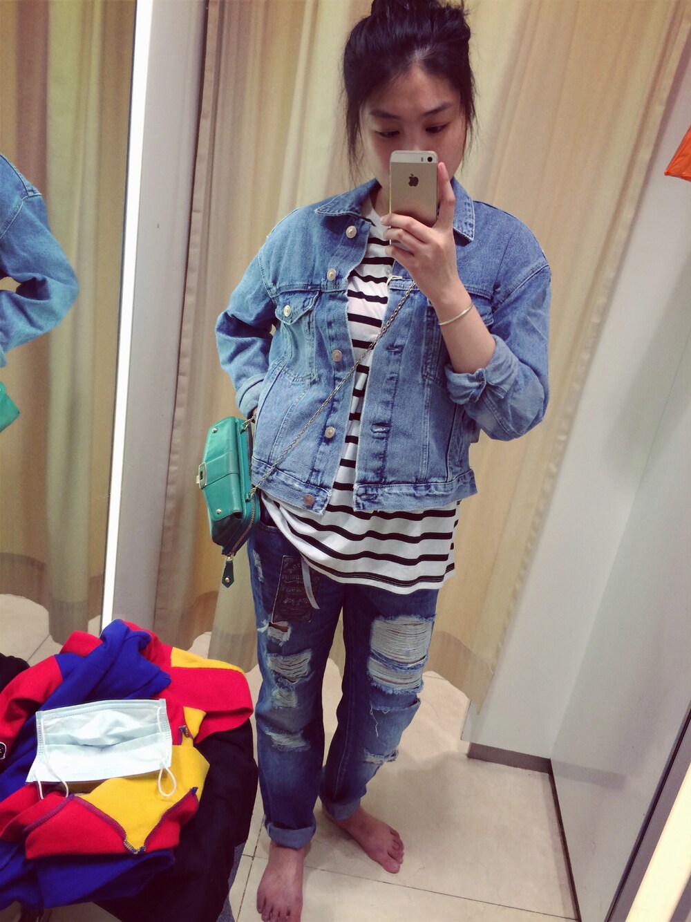 ZARA TRFのデニムジャケットを使った人気ファッションコーディネート