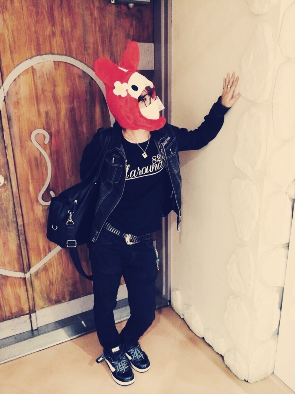 「WEAR HALLOWEEN 2014」｜「マイメロディのアイテム（その他、レッド系）」を使った、イトーブラックさん（メンズ・162cm）の秋コーディネートの1枚目の写真
