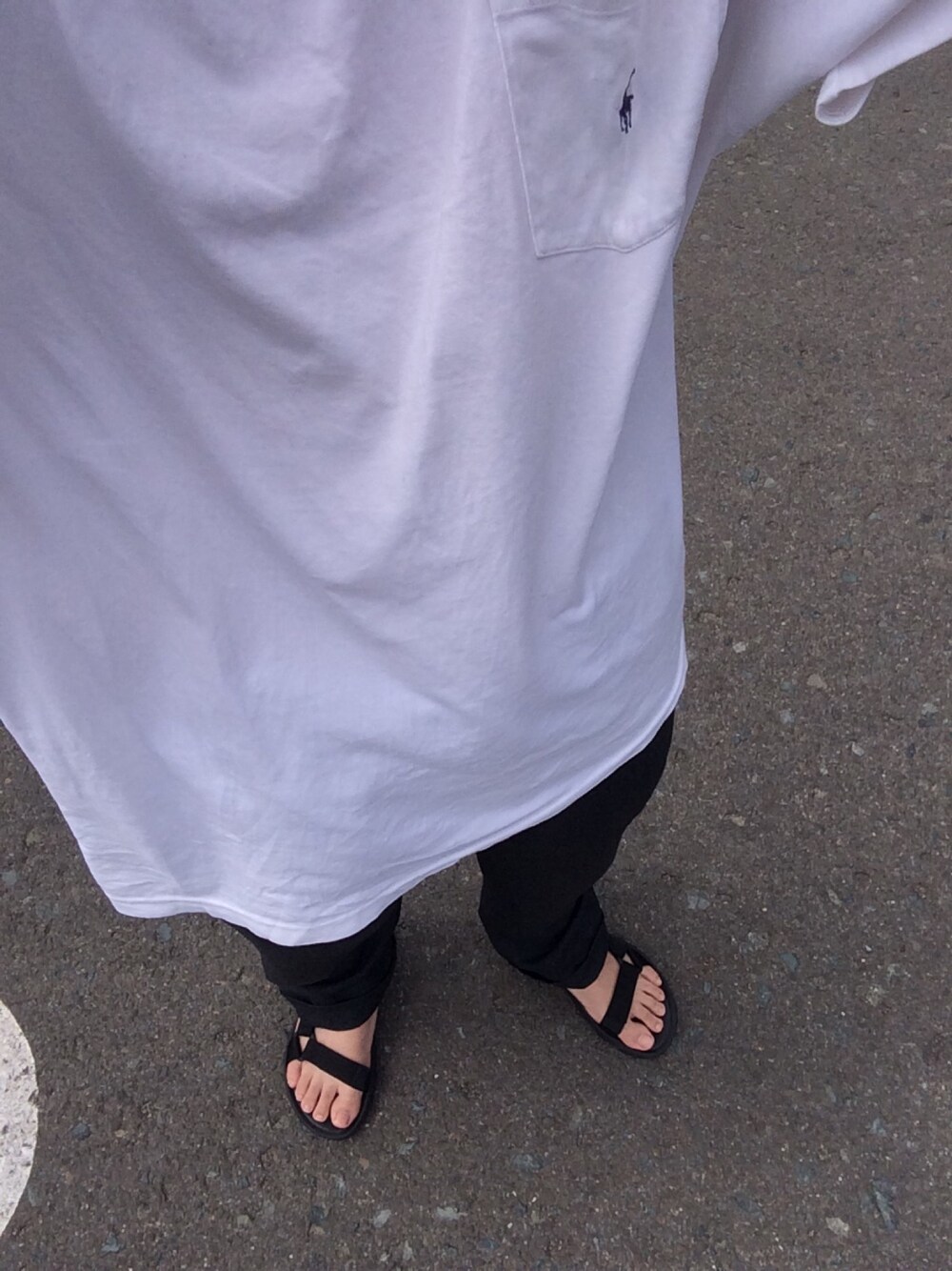 「vintage、Polo Ralph Lauren、teva、だらっと感、やっぱり白、今さら、夏。」｜「POLO RALPH LAURENのアイテム（Tシャツ/カットソー、ホワイト系）」を使った、てったさん（メンズ・175cm）の秋コーディネートの1枚目の写真