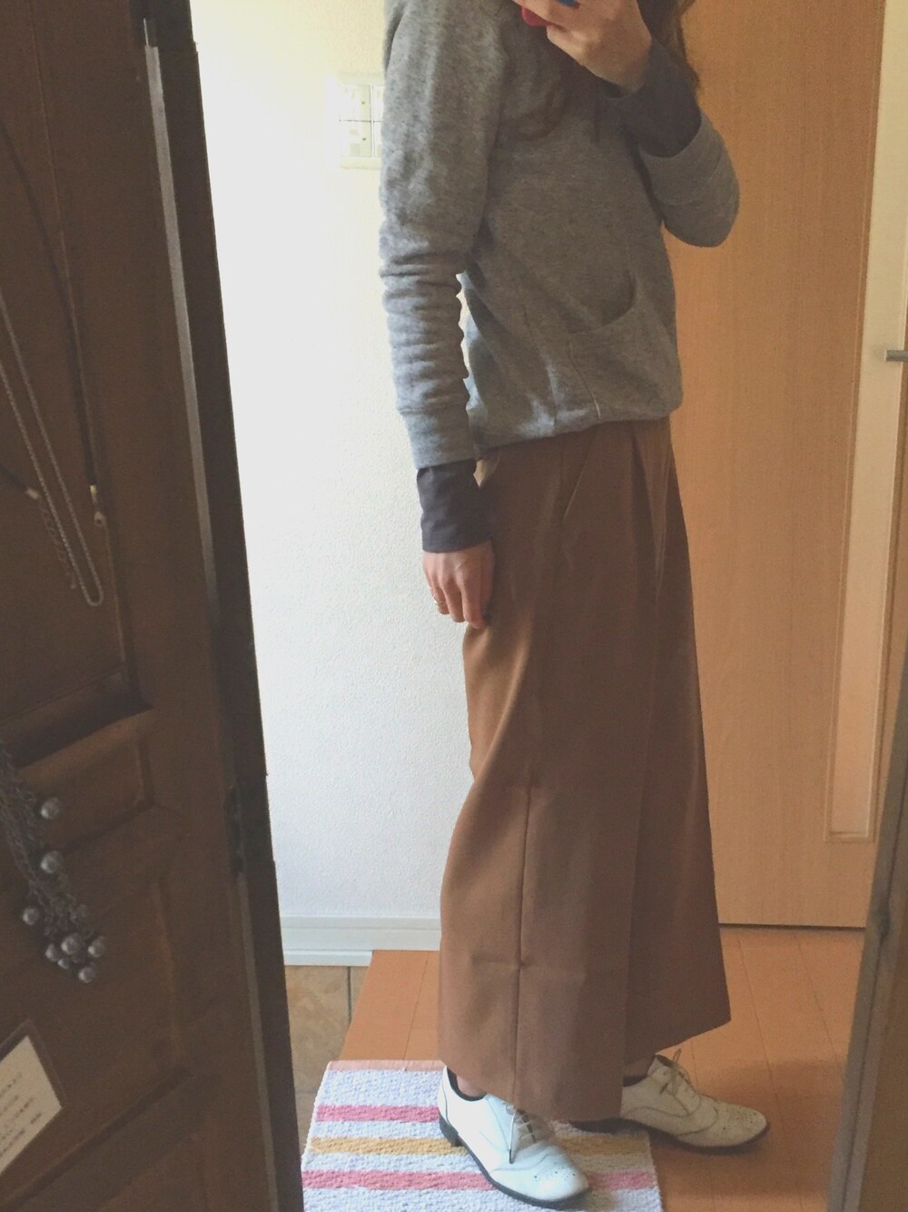 「オトナカジュアル、ootd、ワイドパンツ、ラフスタイル」｜「GUのアイテム（その他パンツ、ブラウン系）」を使った、yunさん（レディース・161cm）の冬コーディネートの1枚目の写真