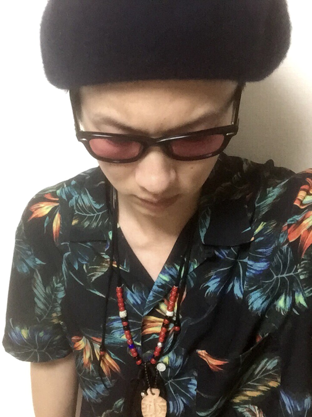「夏コーデ、アロハシャツ、サングラス、キャスケット、Rooster King、KIJIMA TAKAYUKI、PHENOMENON」｜「KIJIMA TAKAYUKIのアイテム（キャスケット、その他）」を使った、けーすけ。さん（メンズ・173cm）の夏コーディネートの1枚目の写真