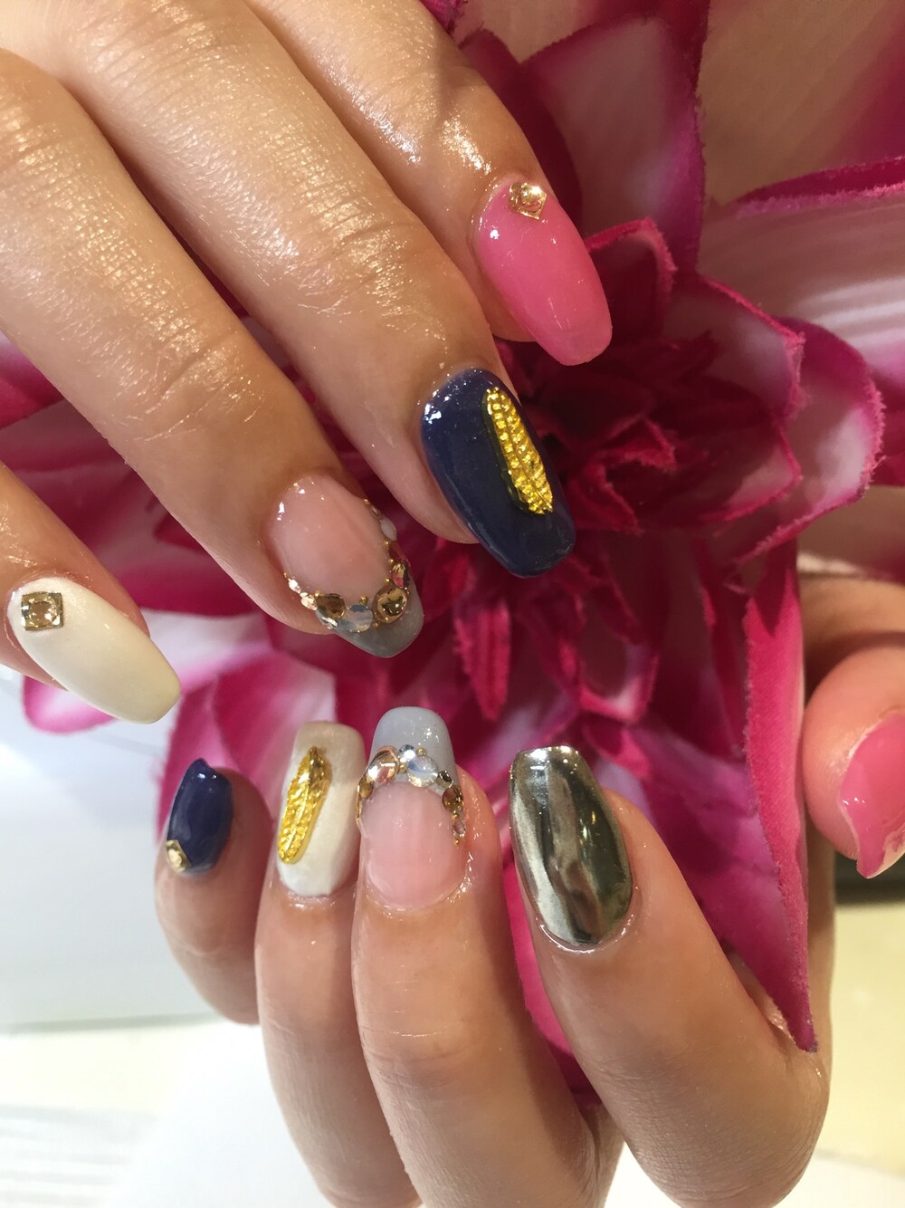 「ミラーネイル、フェザー、フレンチネイル、ジェルネイル、スクエア」｜「A nail salonのアイテム（その他、その他）」を使った、mako✞さん（レディース・162cm）の秋コーディネートの1枚目の写真