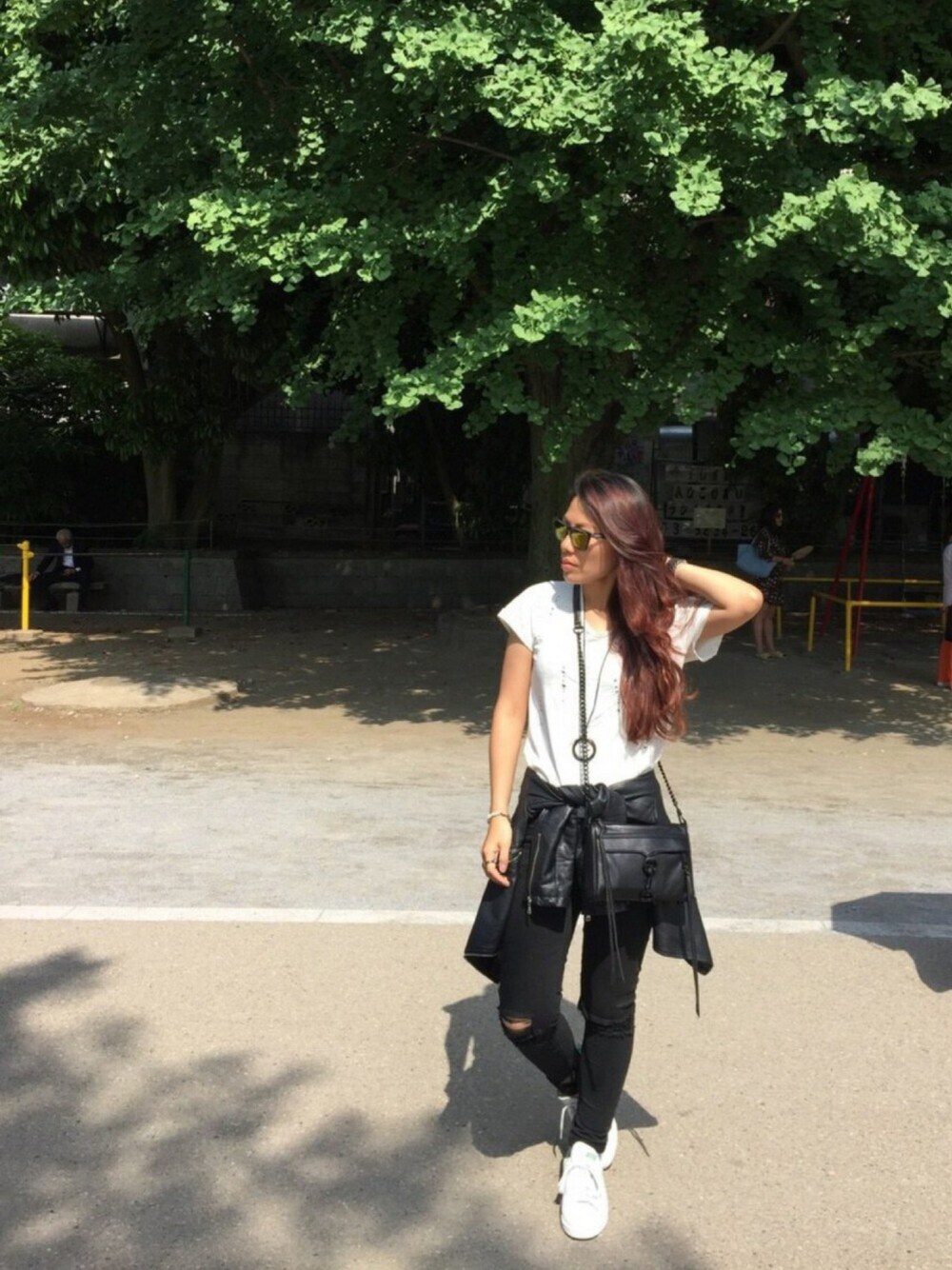 「summer、UENOZOO、black and white、stan smith」｜「REBECCA MINKOFFのアイテム（メッセンジャーバッグ、ブラック系）」を使った、xuanさん（レディース・158cm）の夏コーディネートの1枚目の写真