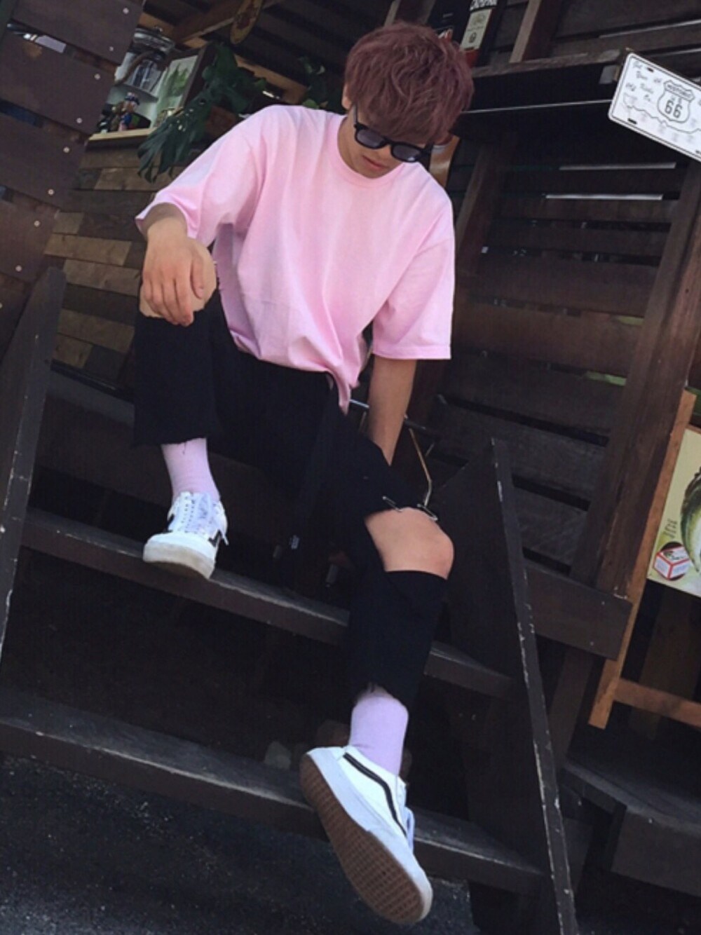 「PRO CLUB、VANS、スニーカー、ピンク、オープニングセレモニー」｜「VANSのアイテム（スニーカー、ホワイト系）」を使った、도깨비さん（メンズ・177cm）の春コーディネートの1枚目の写真