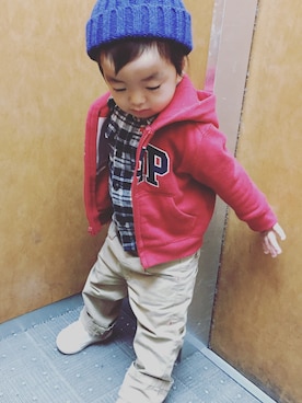 「babygap」｜「アイテム（チノパンツ）」を使った、shu.oさん（キッズ・80cm）の秋コーディネート